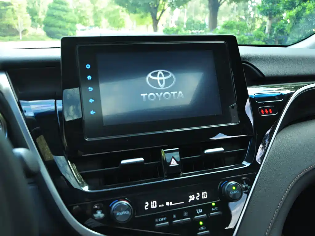 Toyota Camry — миниатюра 10