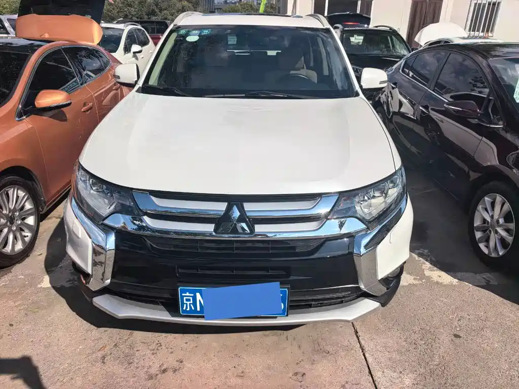 Mitsubishi Outlander — миниатюра 2