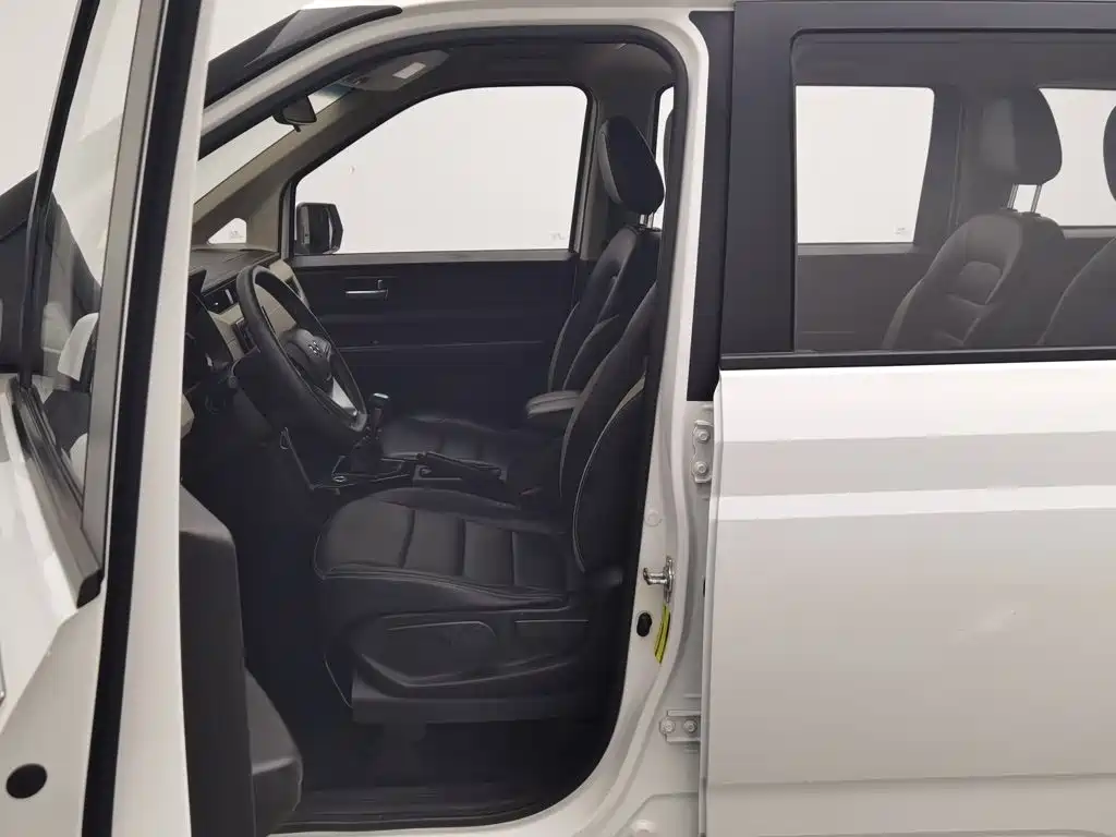 Wuling Hongguang PLUS — миниатюра 10