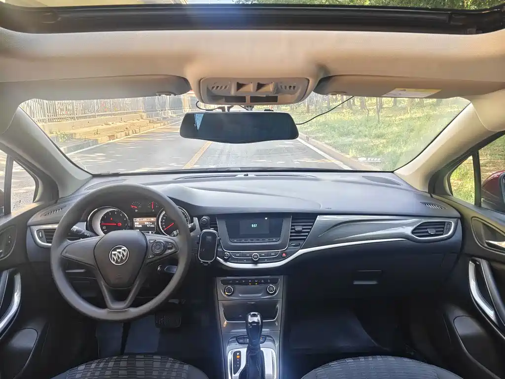 Buick Verano Hatchback 15S Auto Progressive Type, фото 10