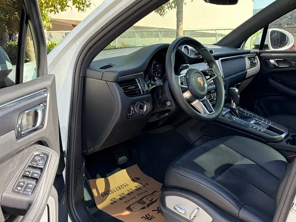 Porsche Macan — миниатюра 4