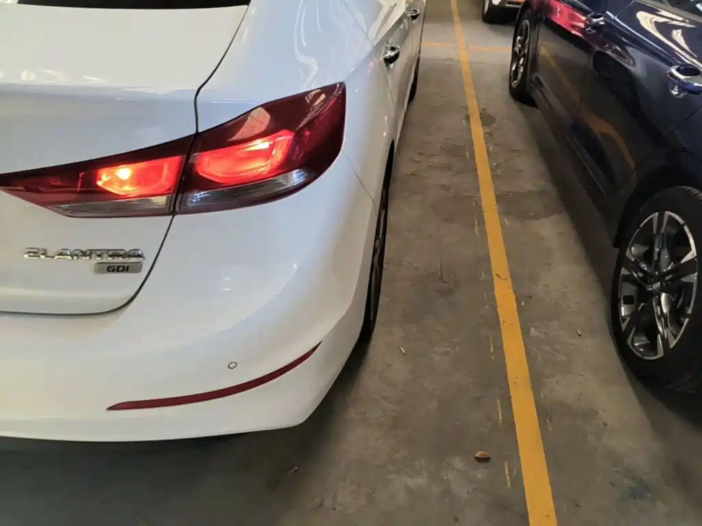 Hyundai Elantra — миниатюра 8