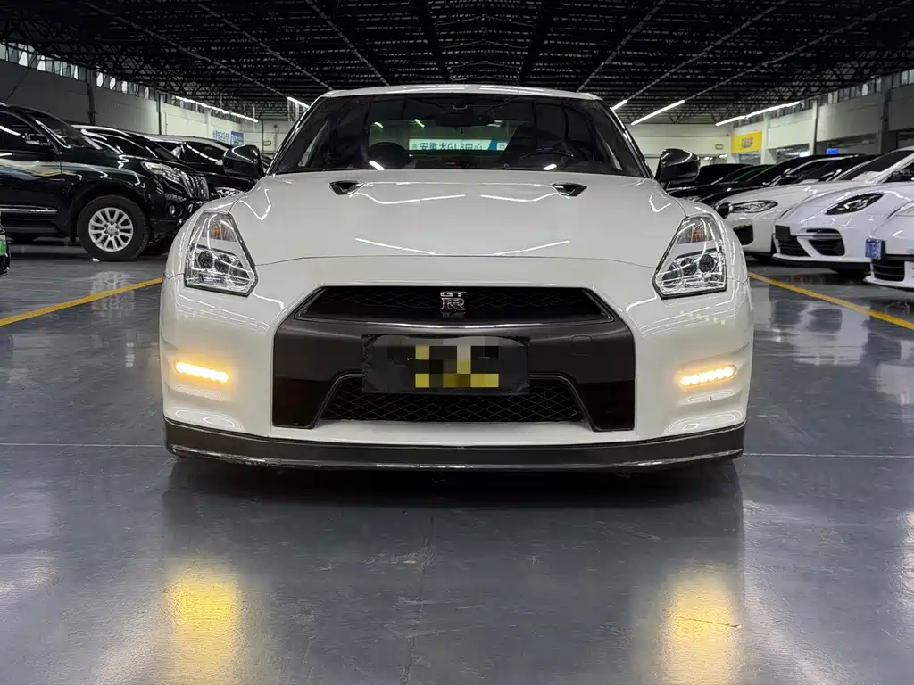 Nissan GT-R — миниатюра 2