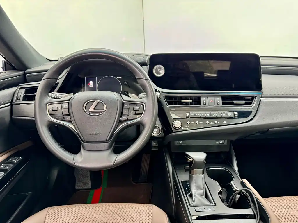 Lexus ES — миниатюра 17