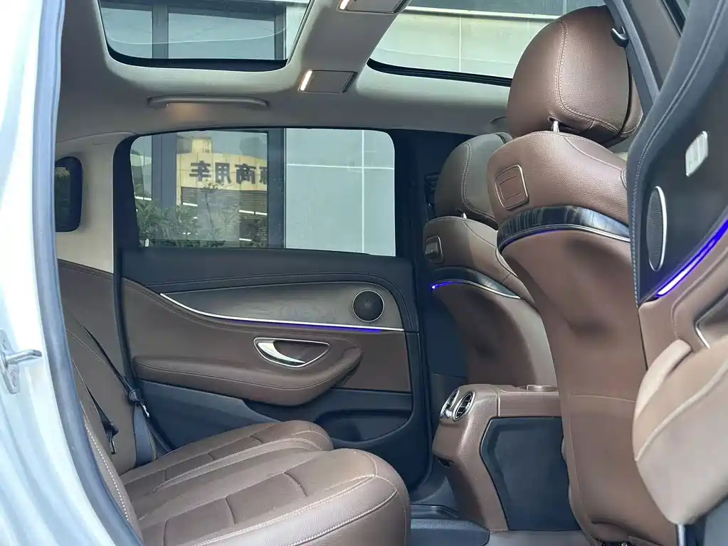 Mercedes-Benz E-Class — миниатюра 10