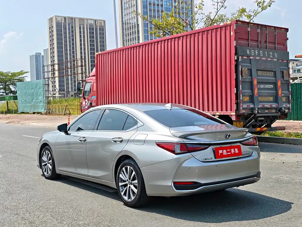 Lexus ES — миниатюра 4