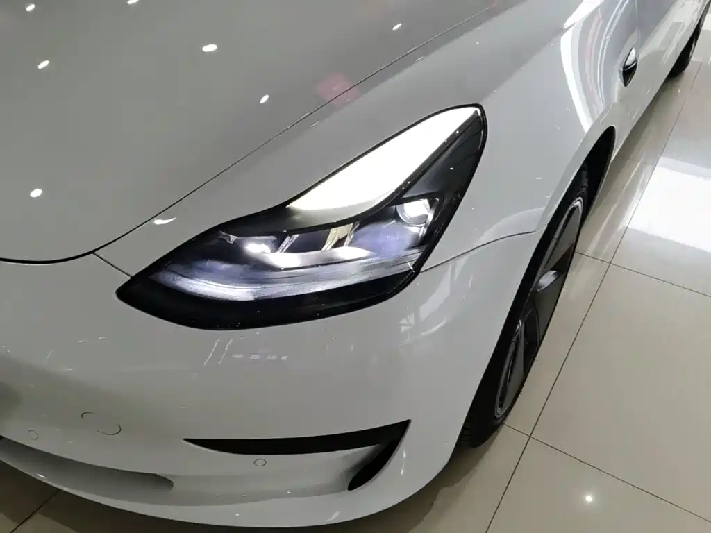 Tesla Model 3 — миниатюра 24