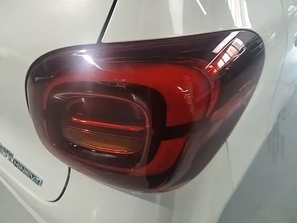Wuling MINIEV — миниатюра 8
