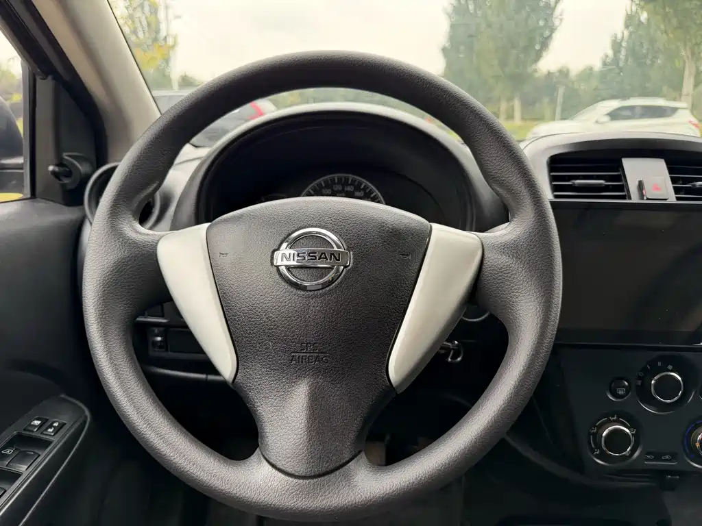 Nissan Sunny — миниатюра 7