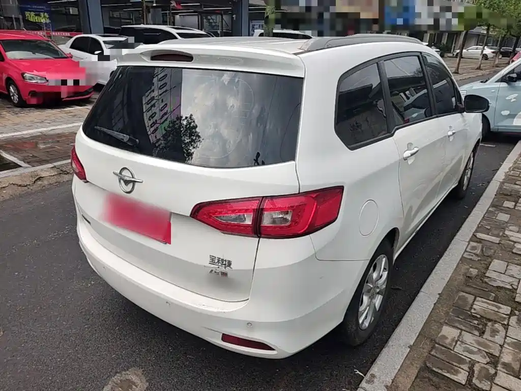 Haima Familia MPV — миниатюра 7