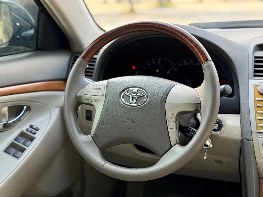 Toyota Camry — миниатюра 13