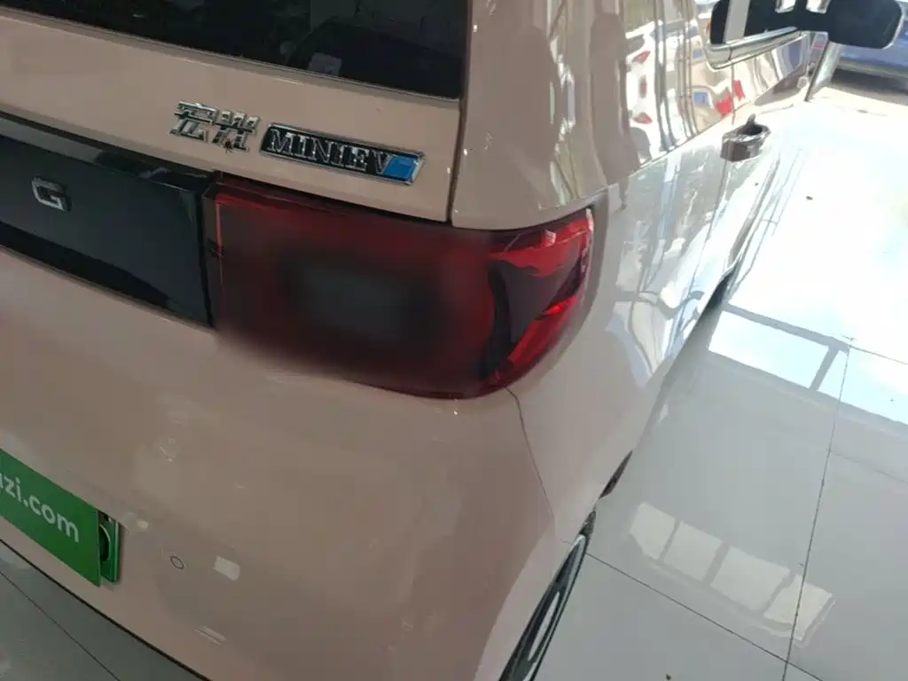 Wuling MINIEV — миниатюра 8