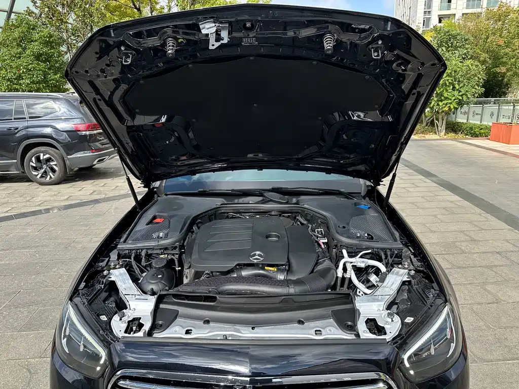 Mercedes-Benz E-Class — миниатюра 36
