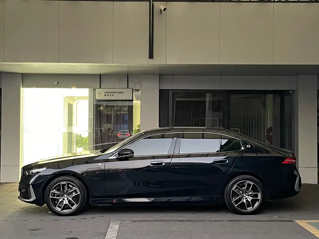 BMW i5 — миниатюра 4