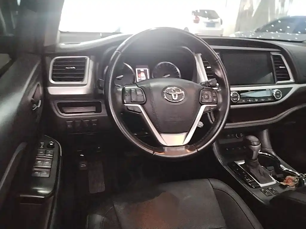 Toyota Highlander — миниатюра 11