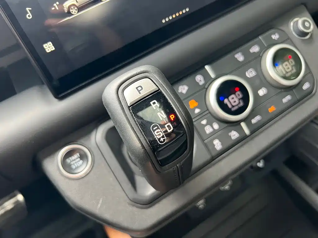 Land Rover Defender — миниатюра 8