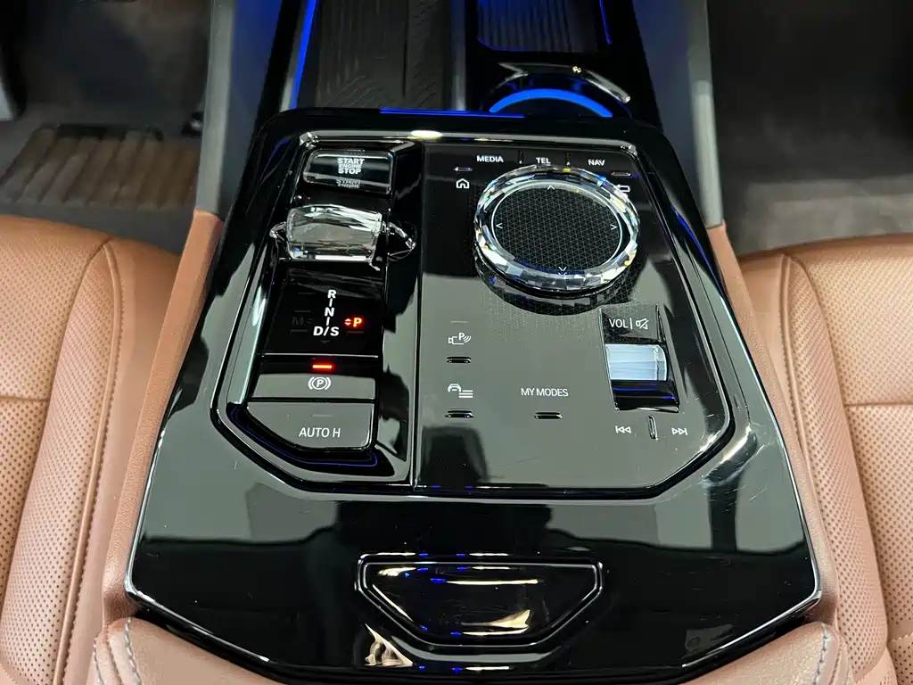 BMW 5 Series — миниатюра 5