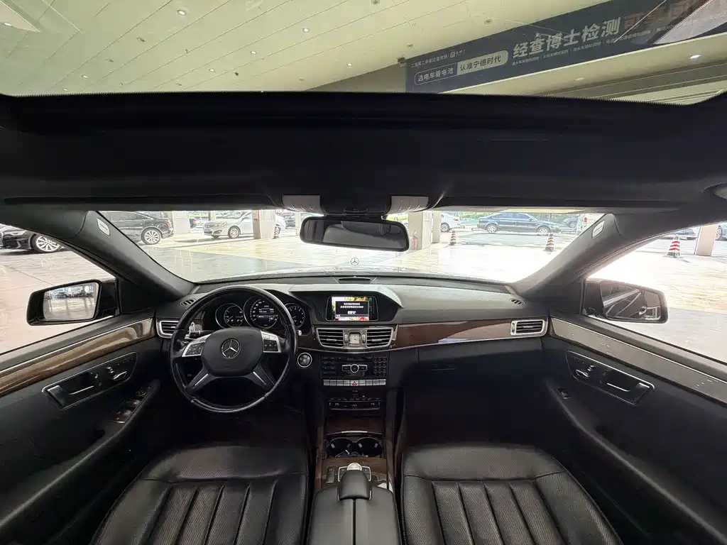 Mercedes-Benz E-Class — миниатюра 13