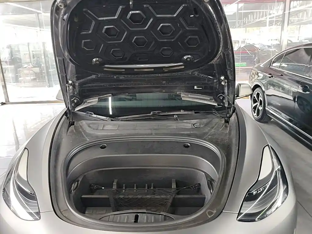 Tesla Model 3 — миниатюра 20