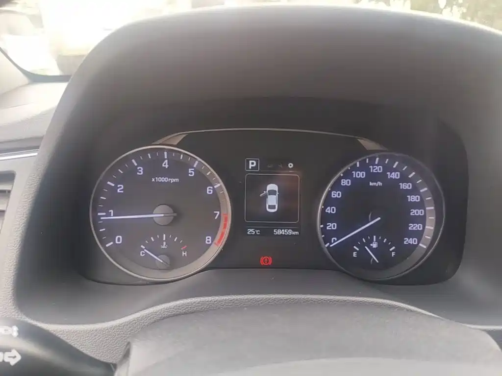 Hyundai Elantra — миниатюра 12