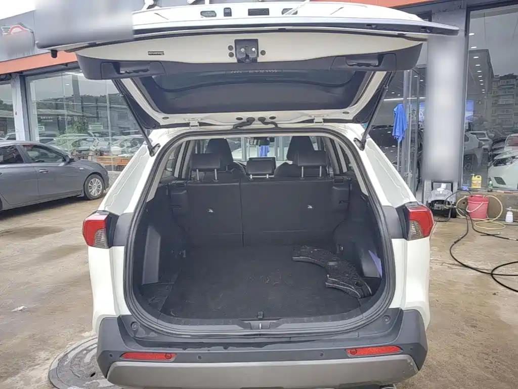 Toyota RAV4 — миниатюра 19