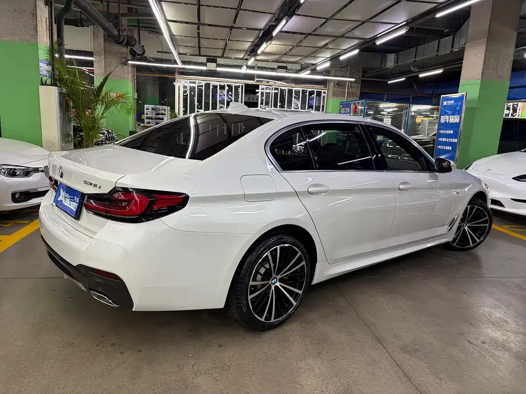 BMW 5 Series — миниатюра 4