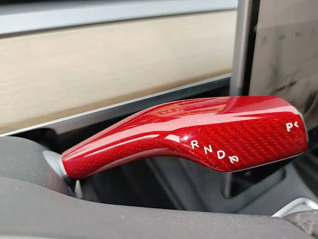 Tesla Model Y — миниатюра 14
