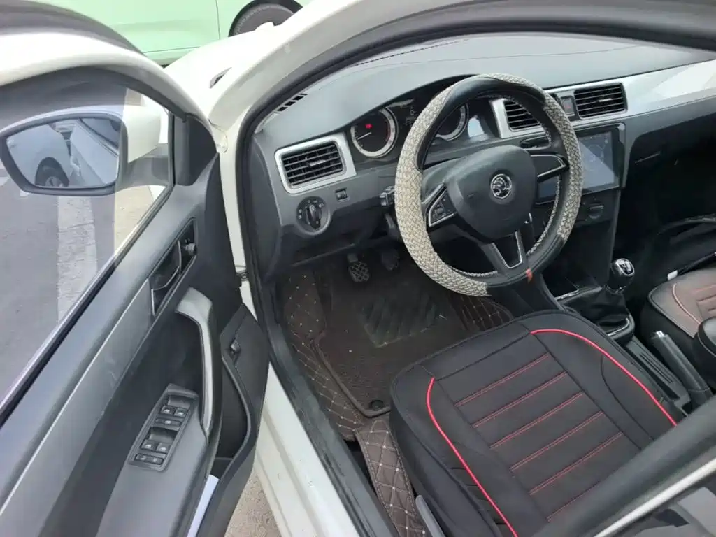 Skoda Rapid — миниатюра 16