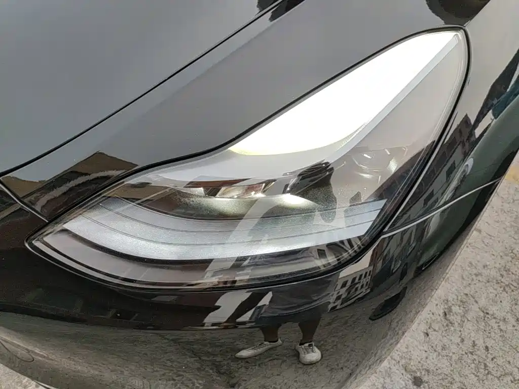Tesla Model Y — миниатюра 24