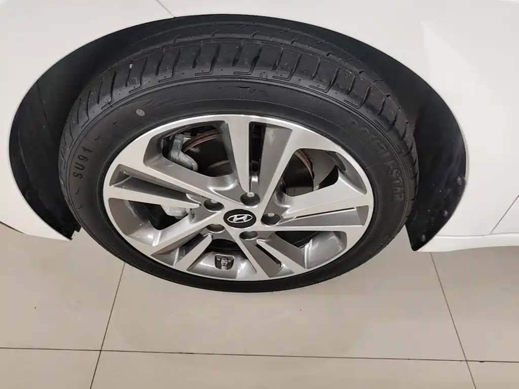 Hyundai Elantra — миниатюра 23
