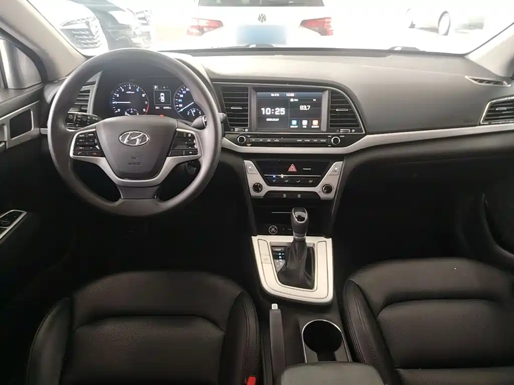 Hyundai Elantra — миниатюра 10