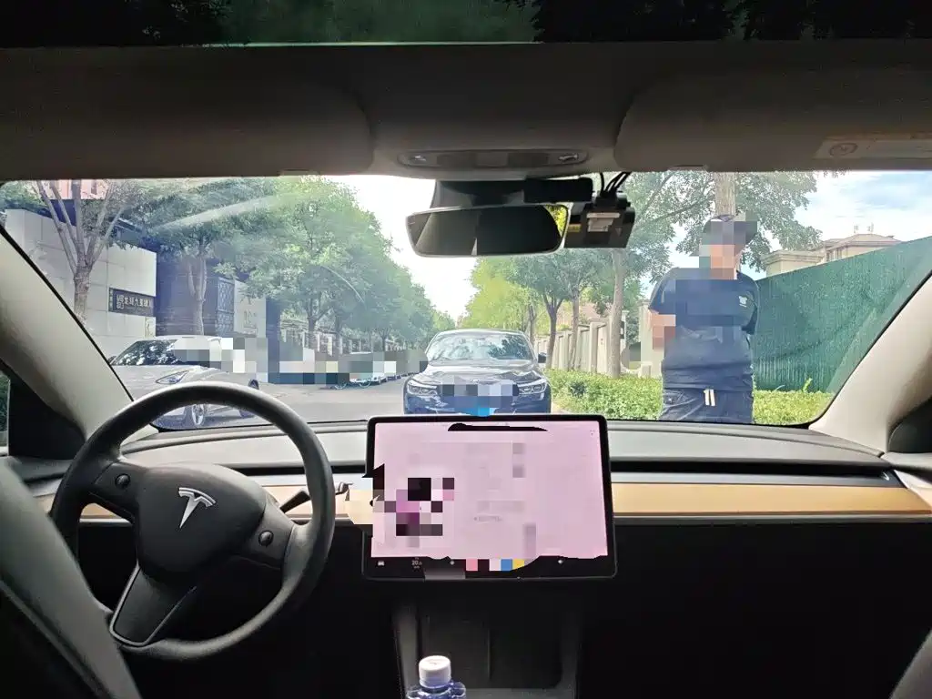Tesla Model 3 — миниатюра 9