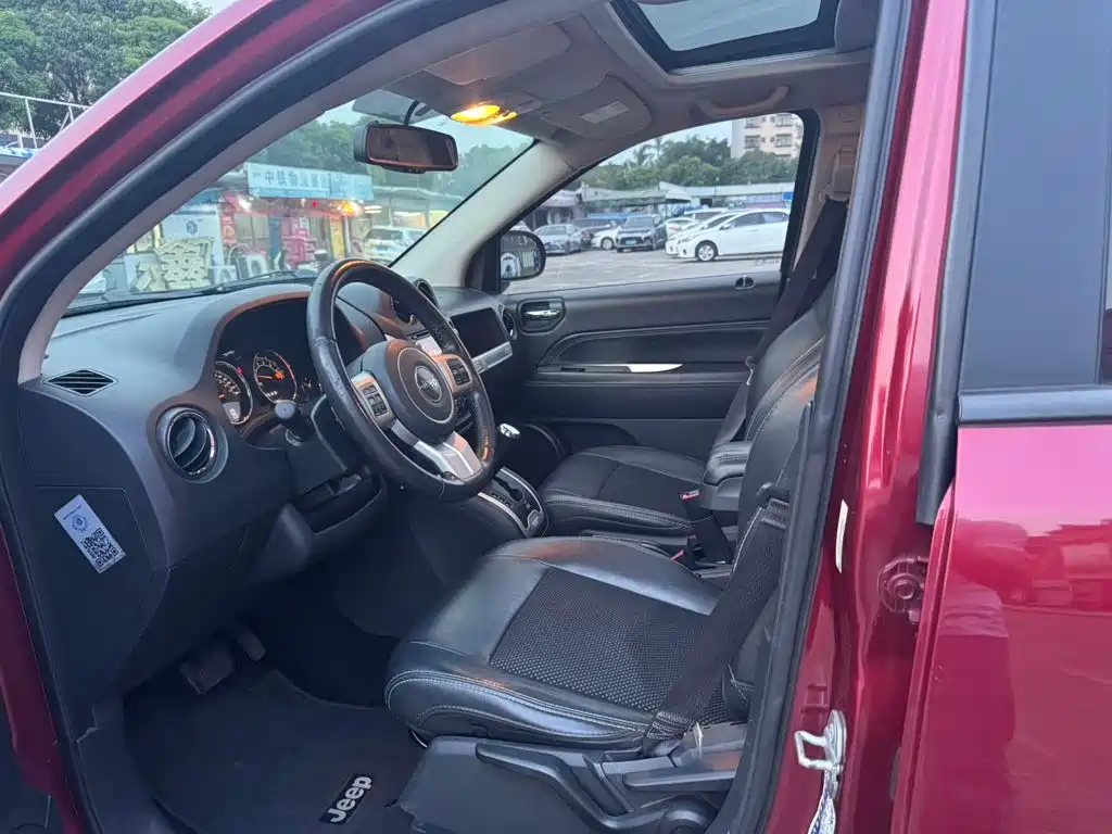 Jeep Compass (Import) — миниатюра 3