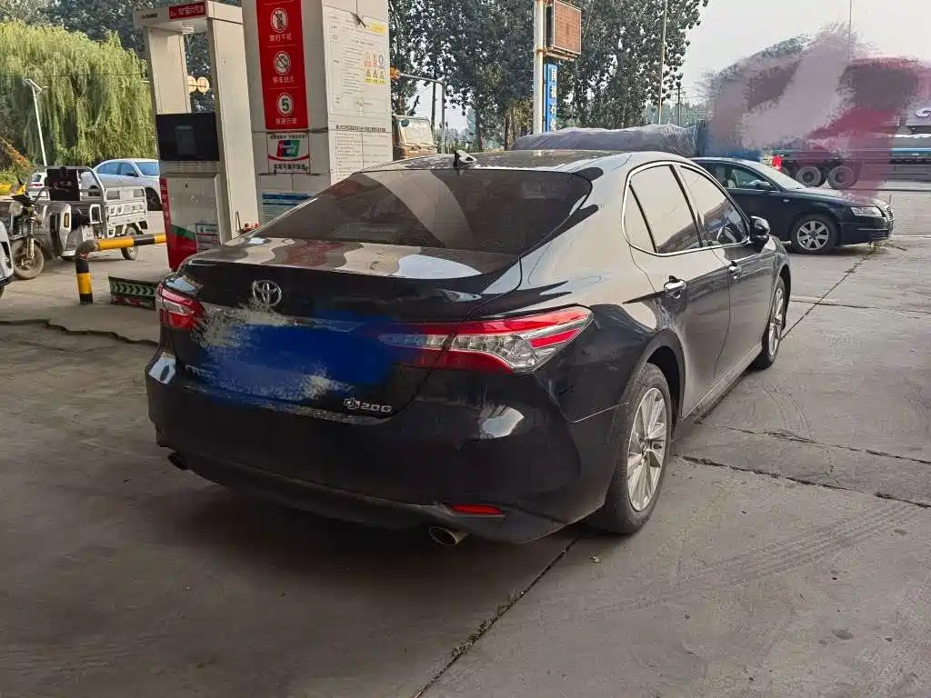 Toyota Camry — миниатюра 3