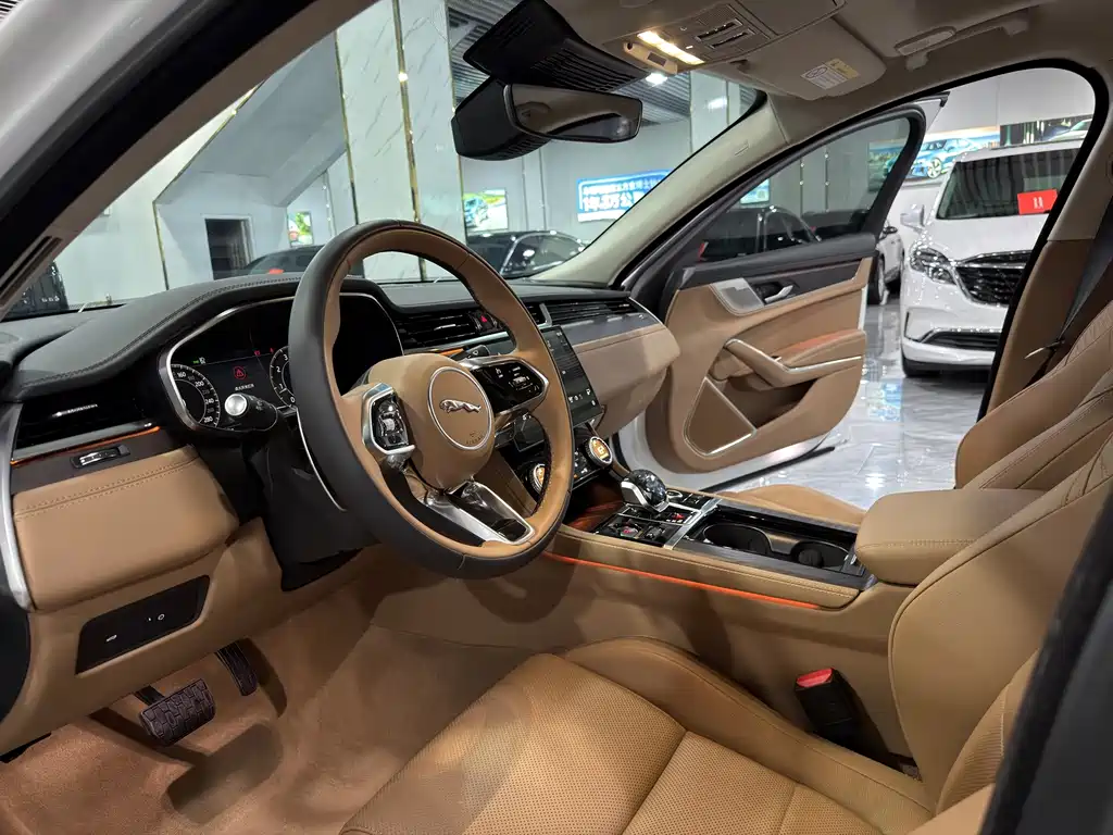 Jaguar XFL — миниатюра 5