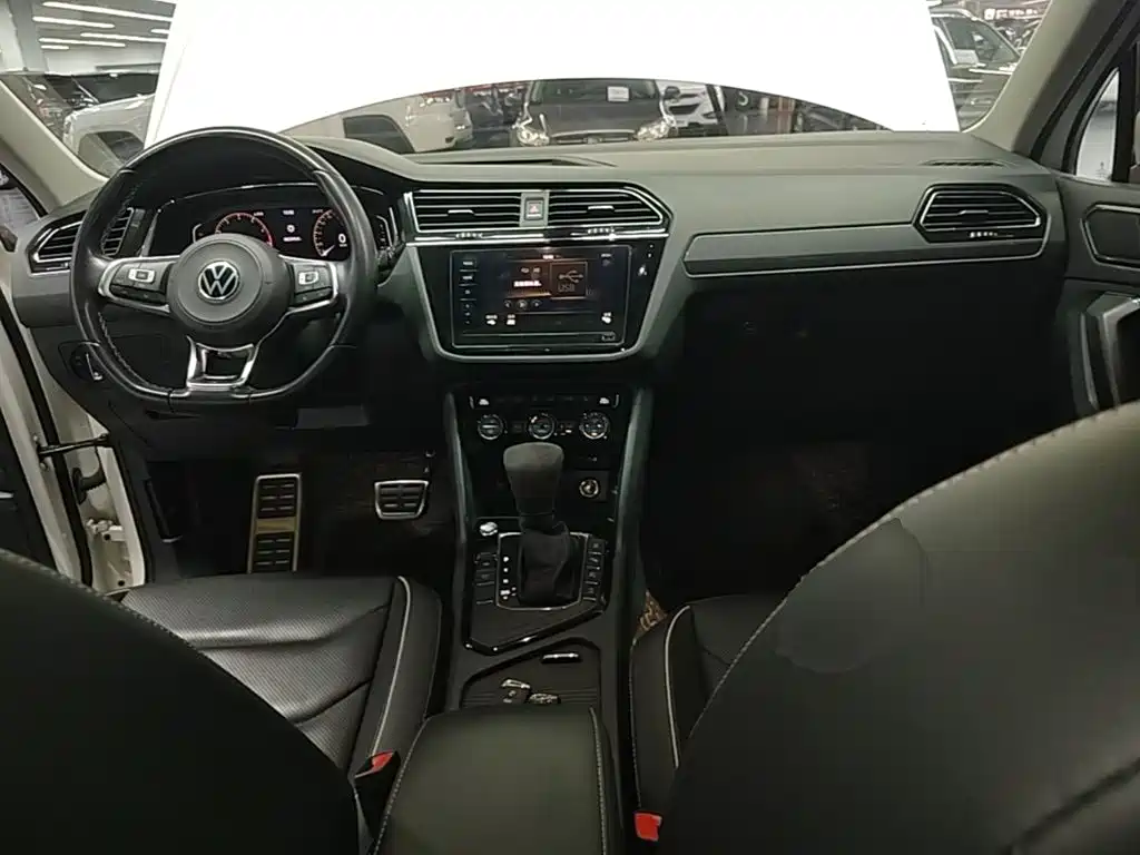 Volkswagen Tiguan L — миниатюра 10