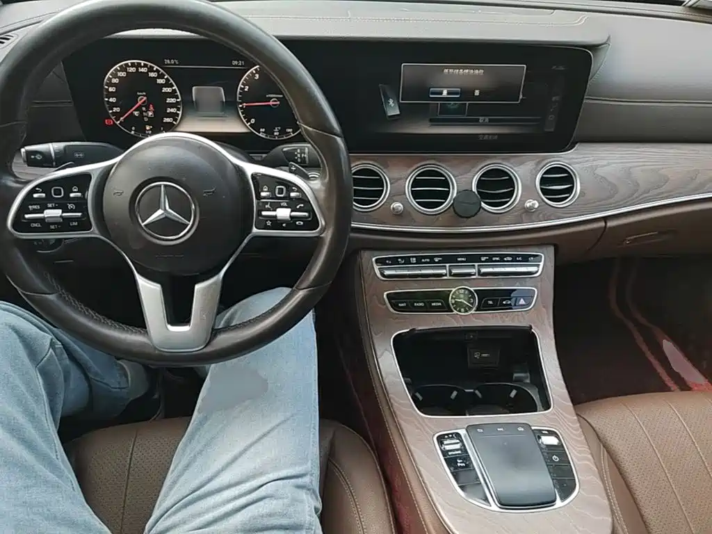 Mercedes-Benz E-Class — миниатюра 14