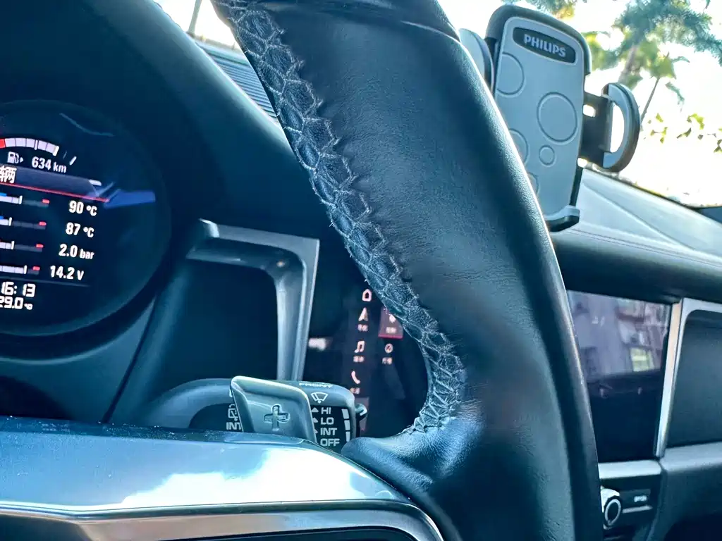 Porsche Macan — миниатюра 22