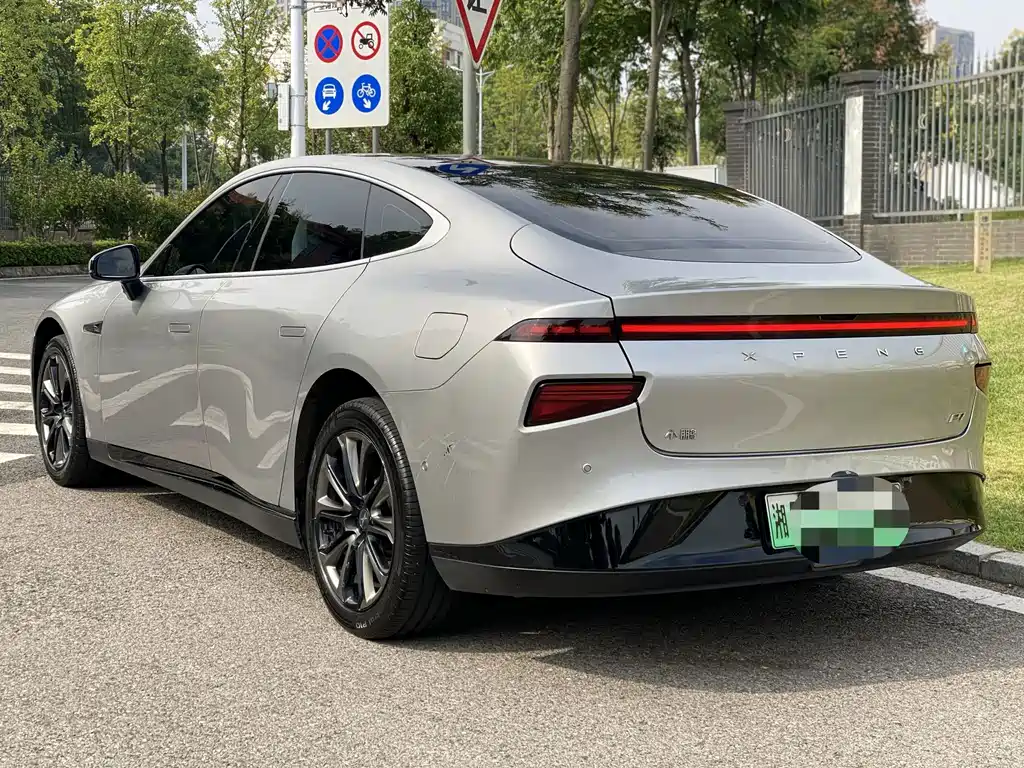 XPeng P7 — миниатюра 5