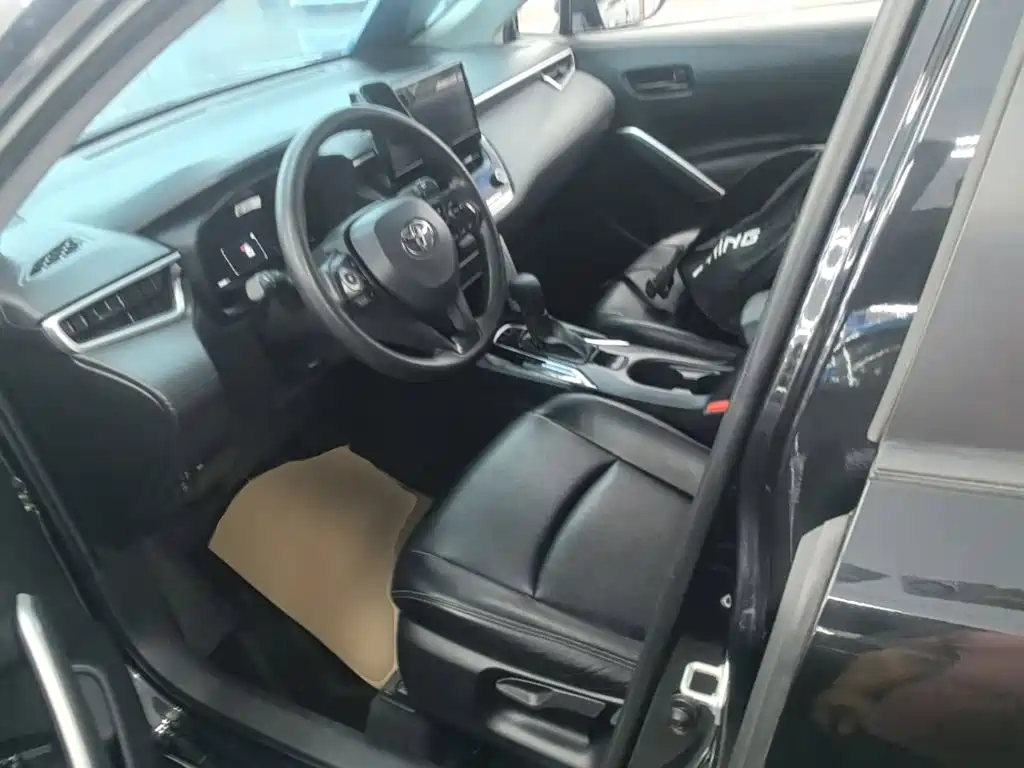 Toyota Corolla Cross — миниатюра 15