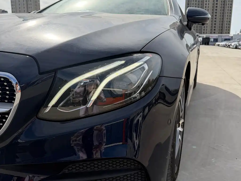 Mercedes-Benz E-Class (Import) — миниатюра 2