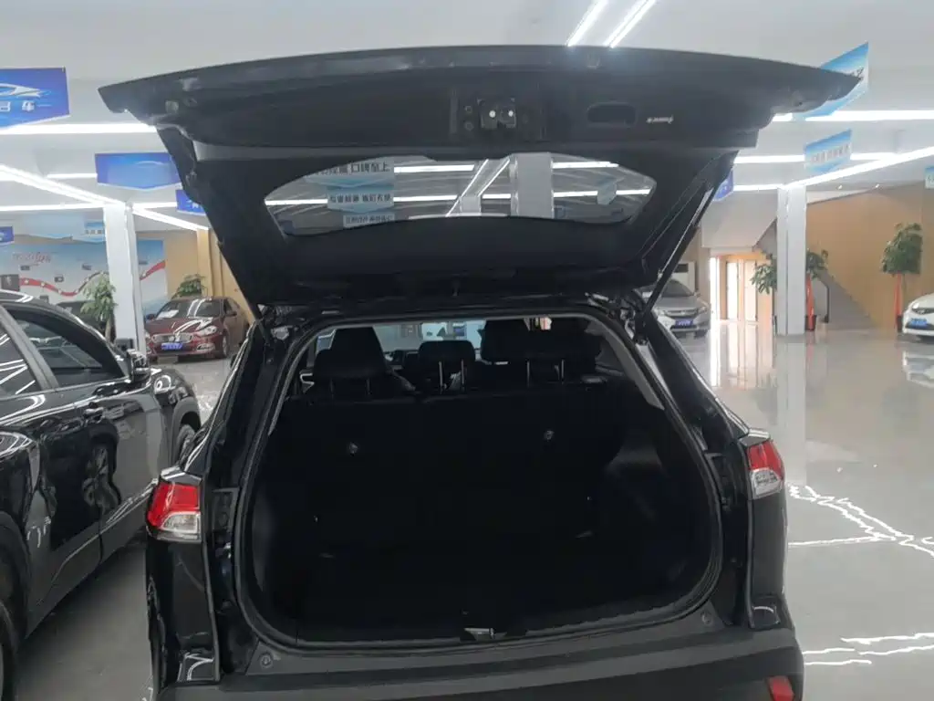 Toyota Corolla Cross — миниатюра 19