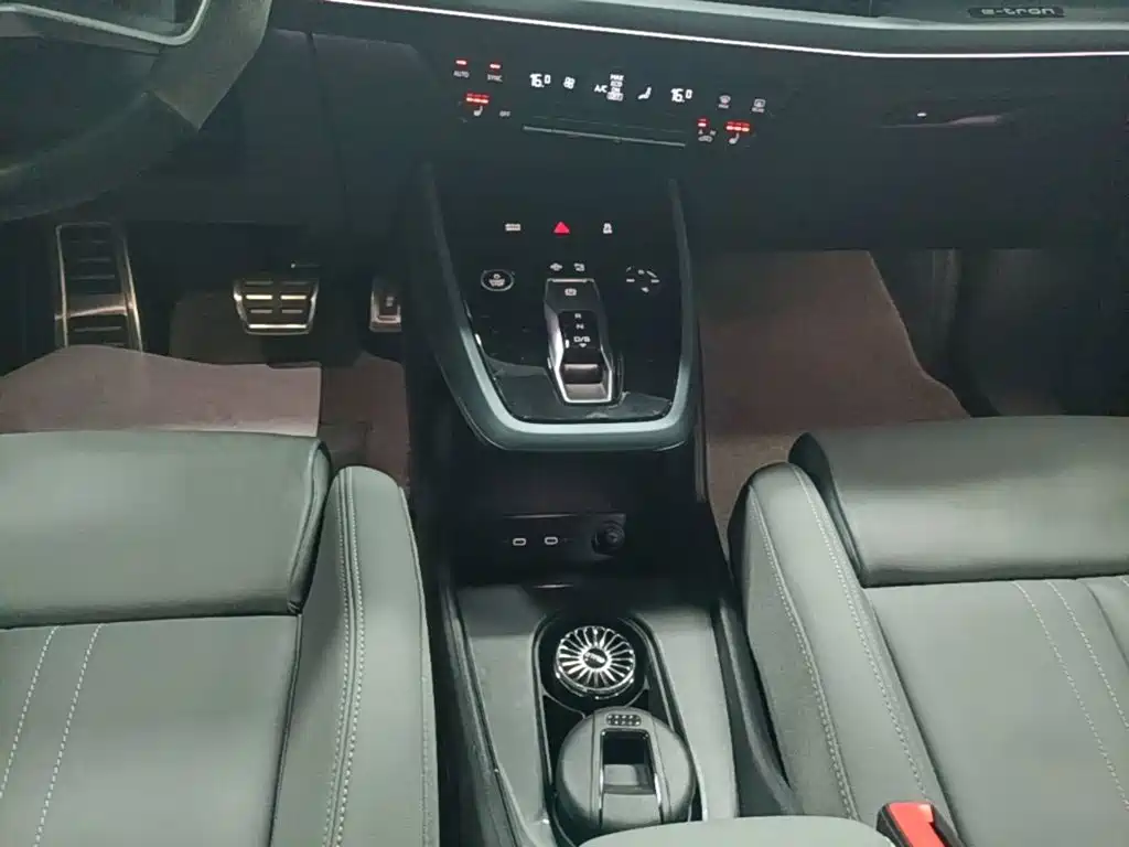 Audi Q5 e-tron — миниатюра 14