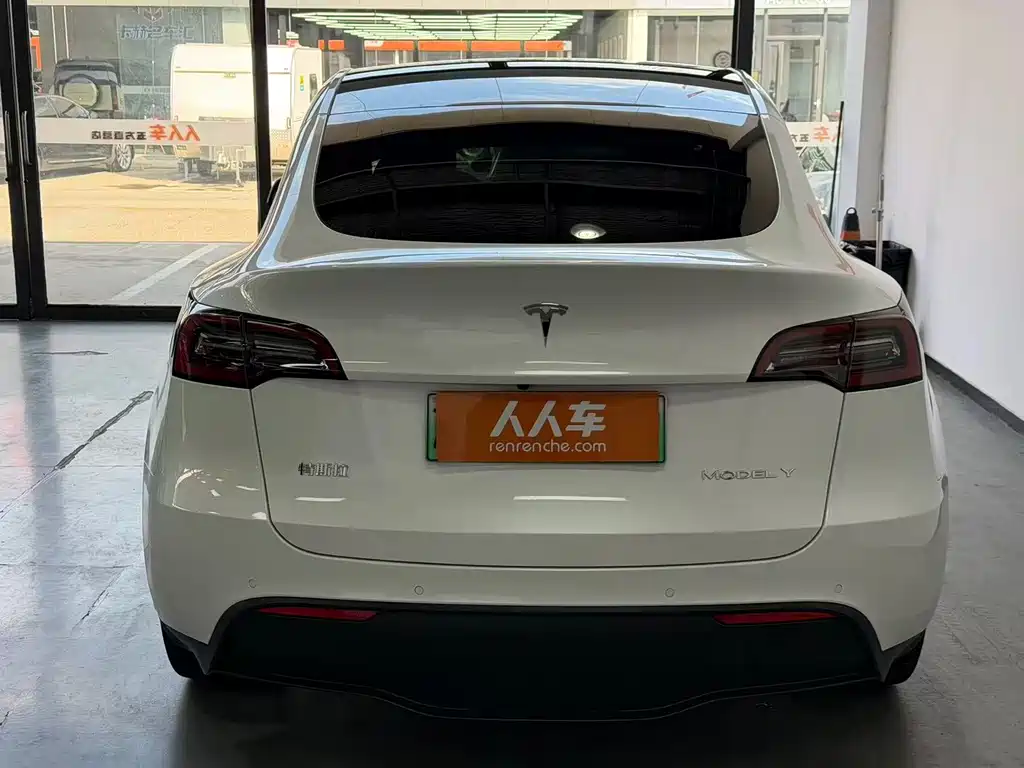 Tesla Model Y — миниатюра 16
