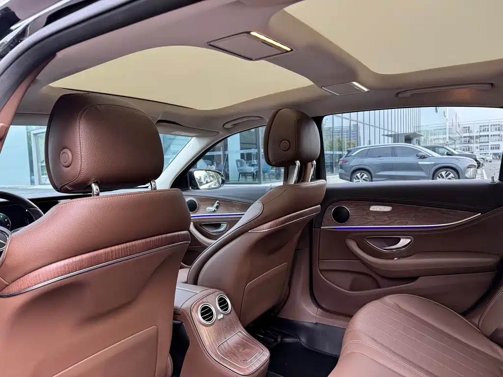 Mercedes-Benz E-Class — миниатюра 9