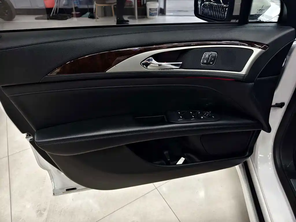 Lincoln MKZ — миниатюра 6