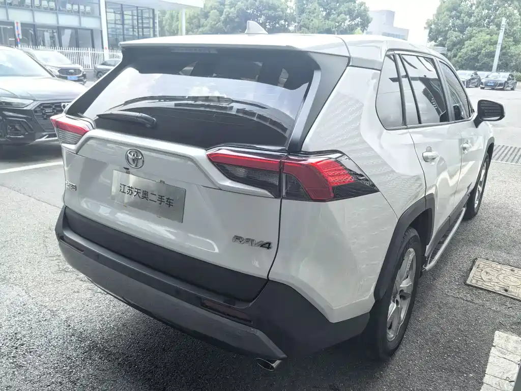 Toyota RAV4 2021 2.0L CVT PLUS