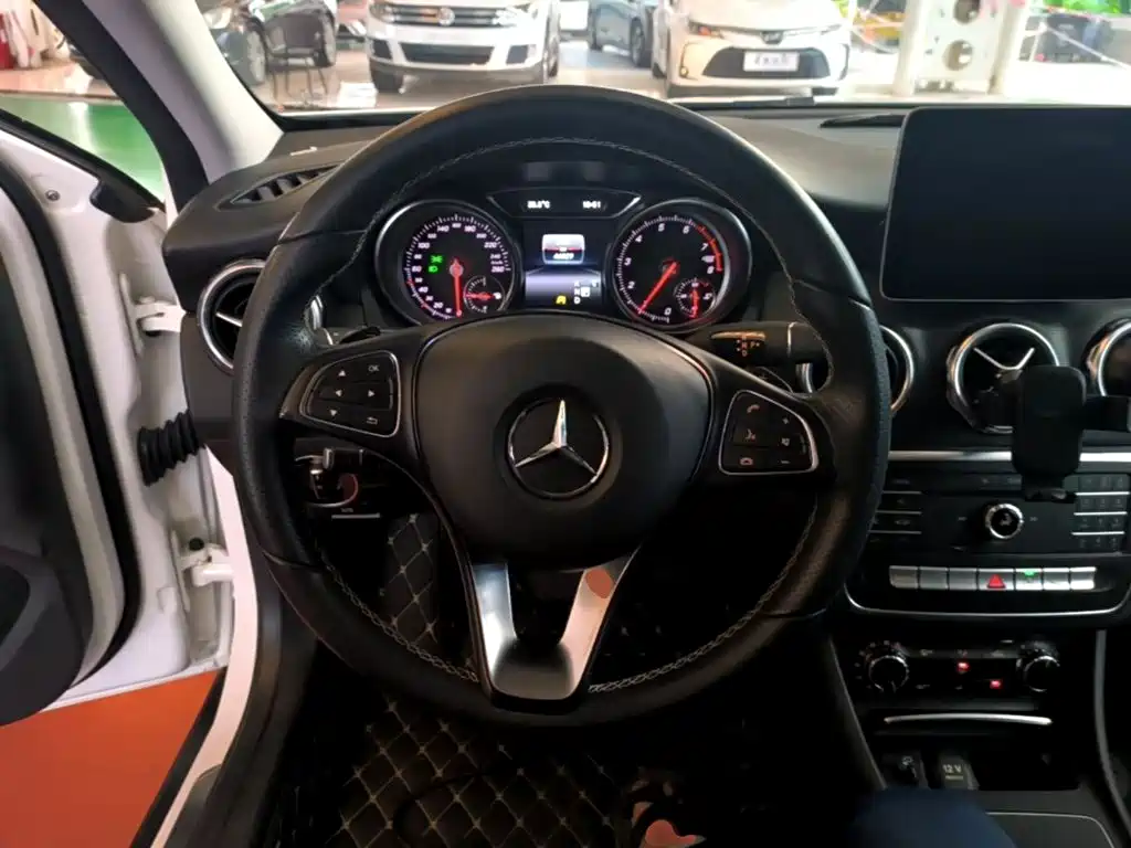 Mercedes-Benz GLA — миниатюра 11