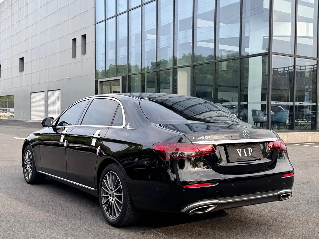 Mercedes-Benz E-Class — миниатюра 20