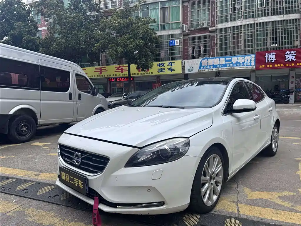 Volvo V40